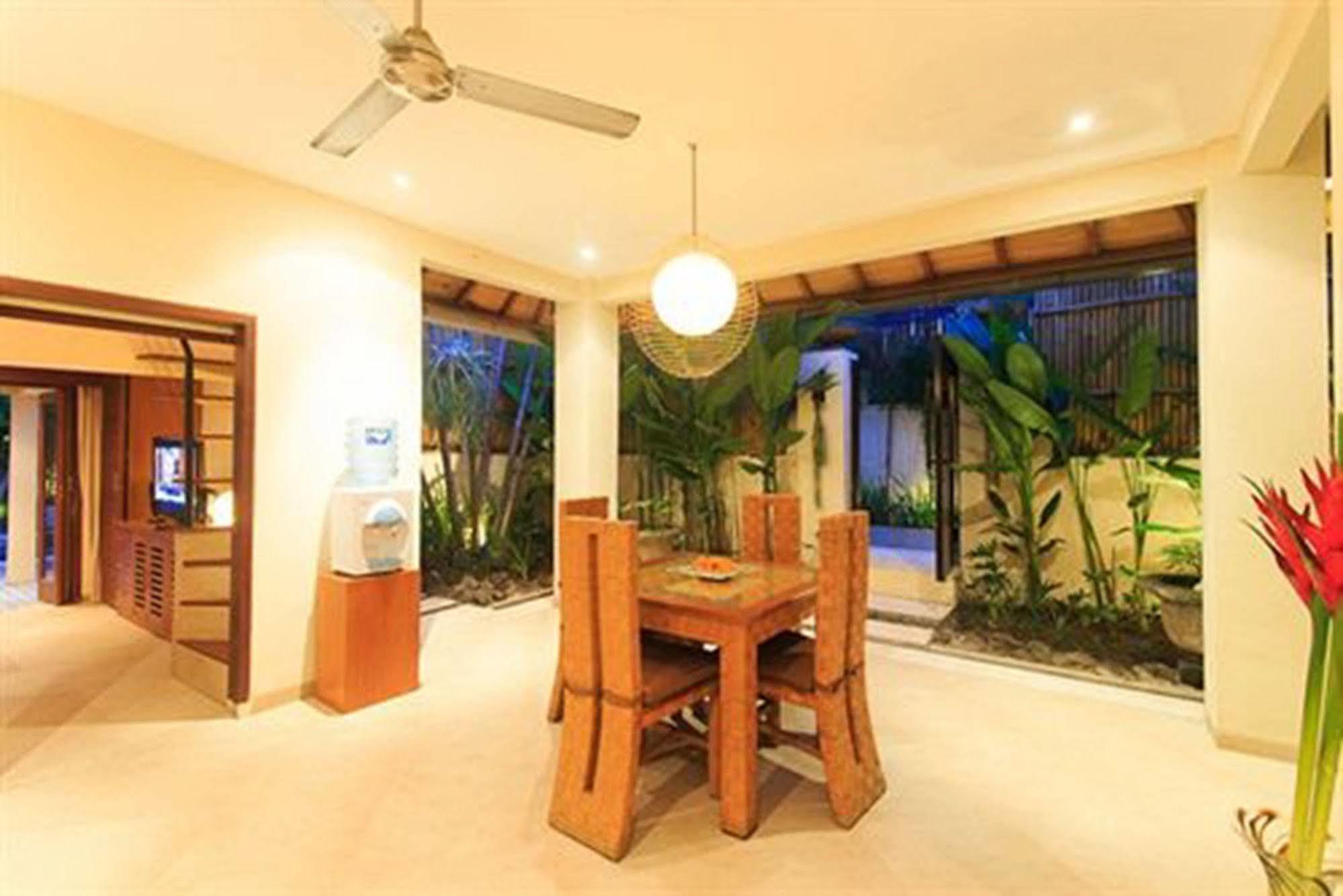 Villa Seriska Seminyak Екстериор снимка